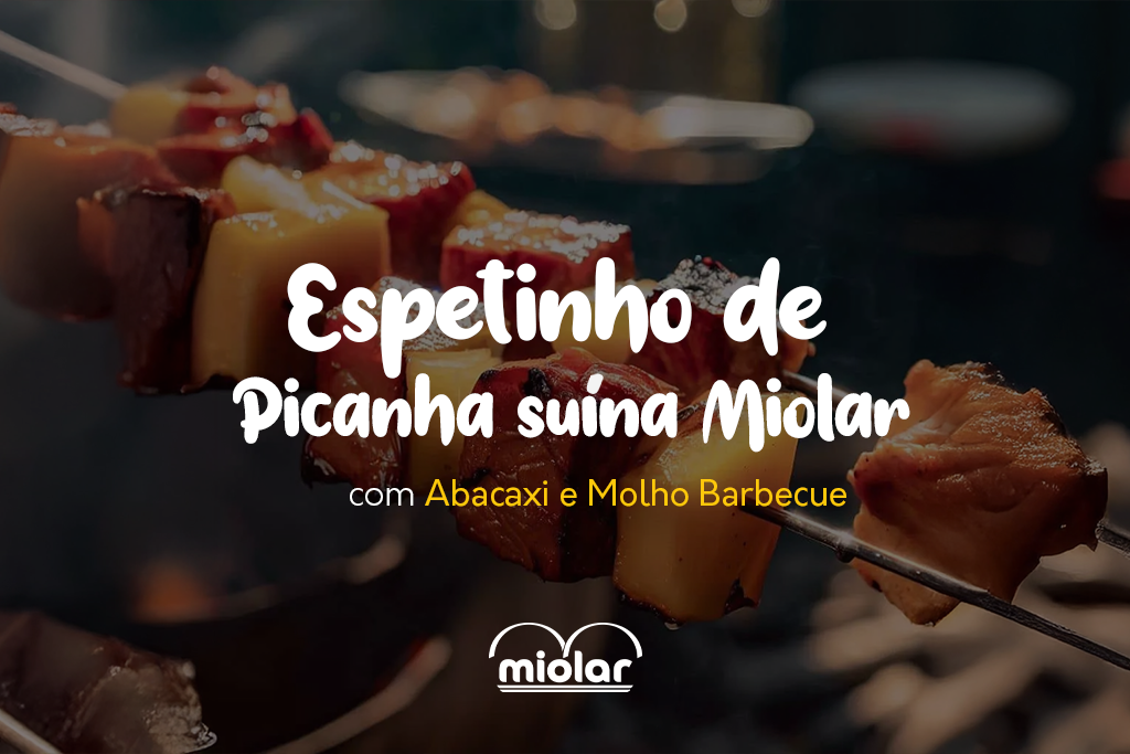 Espetinho de Picanha Suína Miolar com Abacaxi e Molho Barbecue